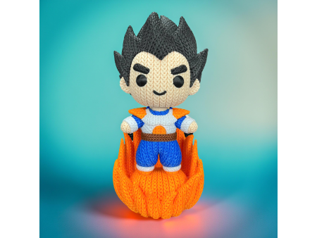 Figura crochet príncipe Saiyajin con armadura – Decoración anime artesanal 3D | Whale 3D Studio