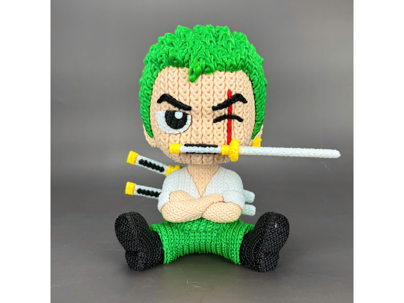 Figura de espadachín verde con tres katanas estilo crochet - Decoración anime artesanal 3D | Whale 3D Studio